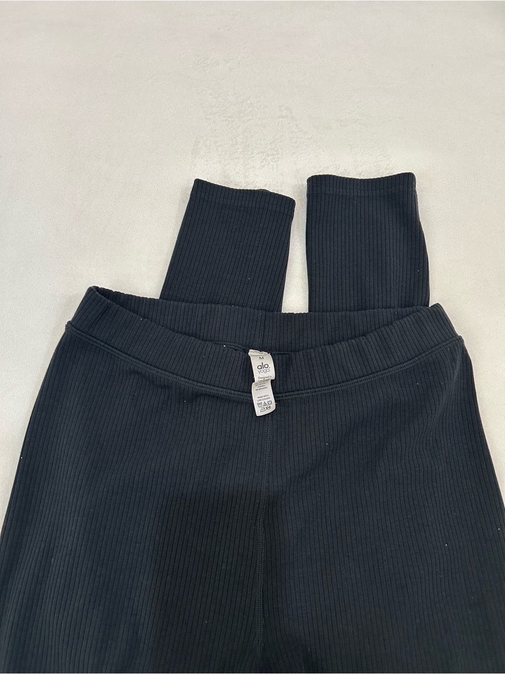 ALO Yoga Black Ribbed Active Leggings, Size M - Picture 4 of 4